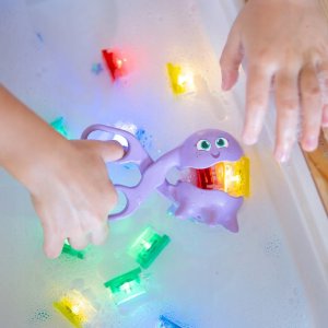 Barbie Glo Pals, Zestaw zabawek Glo Pals 5w1 rozwijających motorykę małą, 3 zabawki 3