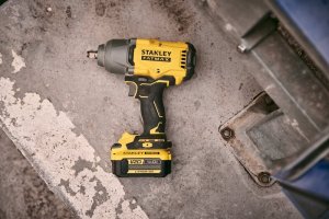Klucz udarowy Stanley SFMCF940M1 18 V 1/2" 7
