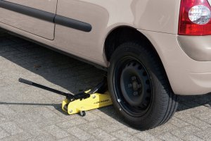 Dunlop PODNOŚNIK SAMOCHODOWY LEWAREK HYDRAULICZNY ŻABA DUNLOP 2000Kg 5