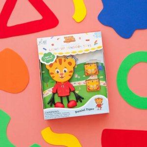Glo Pals Glo Pals, Postać do kąpieli Tygrysek Daniel - zestaw z dwiema kostkami sensorycznymi świecącymi w wodzie 5