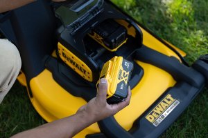 Kosiarka akumulatorowa Dewalt DCMWP134N-XJ 11