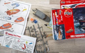 Airfix Airfix Starter Set - RNLI Shannon Class Lifeboat 8