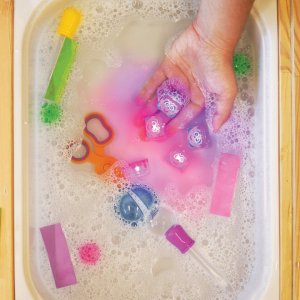 Glo Pals Glo Pals, Kostki sensoryczne świecące w wodzie - Abby, 4 szt. 2