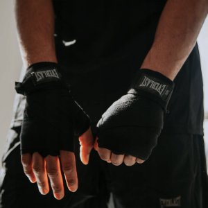 Everlast Owijki Taśmy Bandaże Bokserskie Czarne Oddychające Solidne EVERLAST 305 cm 6