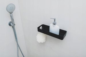 Kuchinox Półka łazienkowa ścienna z rantem przykręcana czarna 4,3x28,6x10,8cm 3