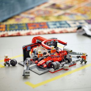LEGO City Formula 1 F1® Pit stop i mechanicy z bolidem Ferrari  (60443) 3