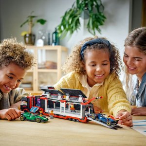 LEGO City Formula 1 F1® Ciężarówka z bolidami RB20 i AMR24 F1® (60445) 2