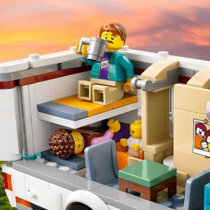LEGO City Wakacyjny kamper pełen przygód (60454) 7