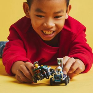 LEGO City Zestaw wyścigówek: samolot kontra łóżko szpitalne (60459) 4