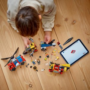 LEGO City Zestaw z helikopterem, wozem strażackim i łodzią podwodną (60462) 2