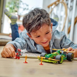 LEGO Ninjago Samochód wyścigowy Lloyda z napędem typu pull-back (71828) 4
