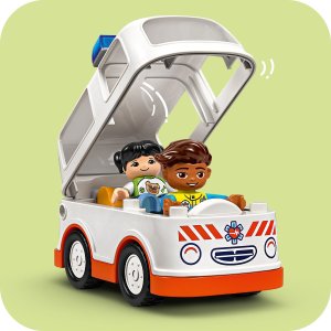 LEGO Duplo Karetka z kierowcą (10447) 5
