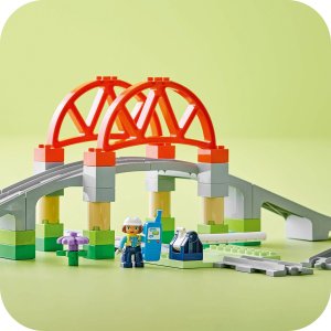 LEGO Duplo Most i tory kolejowe — zestaw rozszerzający (10426) 5
