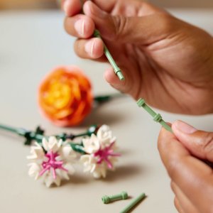LEGO Botanicals Piękny bukiet różowych kwiatów (10342) 6