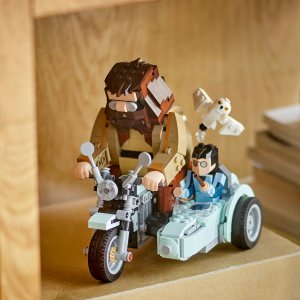 LEGO Harry Potter Przejażdżka motocyklowa Hagrida i Harry’ego (76443) 4