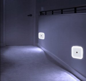 Lampka wtykowa do gniazdka VERGIONIC Kontaktowa lampka nocna LED 6,5x6,5cm 220V z czujnikiem zmierzchu 11