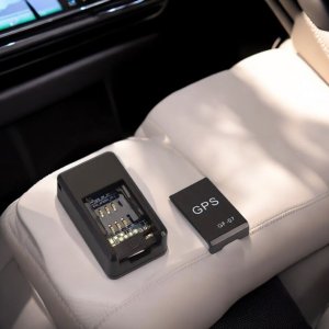 Moduł GPS QIKtech Mini lokalizator pojazdu gps tracker podsłuch ukryty sim śledzenie (czarny) 16