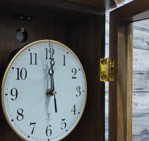JVD Zegar ścienny JVD NR24020.78 drewniany z kurantaki 68 cm . 9