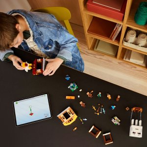 LEGO Minecraft Atak balonowego Ghasta na wioskę (21273) 4