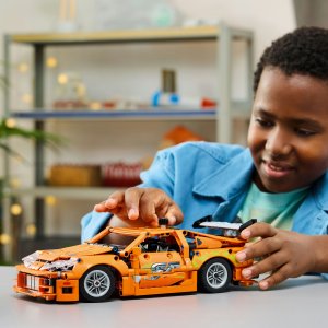 LEGO Technic Fast and Furious Toyota Supra MK4 (42204) 3