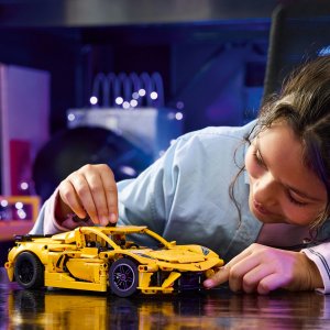 LEGO Technic Chevrolet Corvette Stingray (42205) 5
