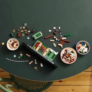 LEGO Icons Francuska kawiarenka (10362) 3