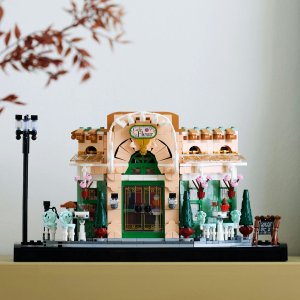 LEGO Icons Francuska kawiarenka (10362) 4