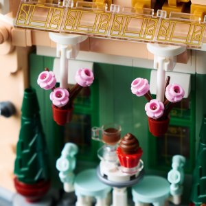 LEGO Icons Francuska kawiarenka (10362) 5