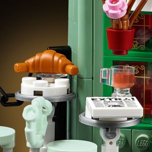 LEGO Icons Francuska kawiarenka (10362) 6