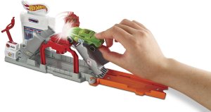 Mattel Hot Wheels Pożar na stacji FJN36 4