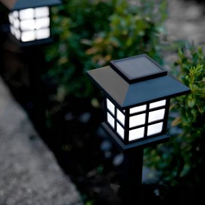 VERGIONIC Lampa ogrodowa solarna led domek dekoracja ozdoba do ogrodu 4