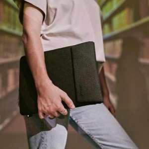Etui Incase Incase Crosstown Sleeve with Woolenex - Pokrowiec z kieszenią MacBook Pro 14" (M4/M3/M2/M1/2024-2021) (Black) 12