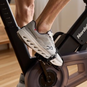 Rower stacjonarny NordicTrack Rower 24 Studio Bike NordicTrack z wyświetlaczem  dotykowym HD 12