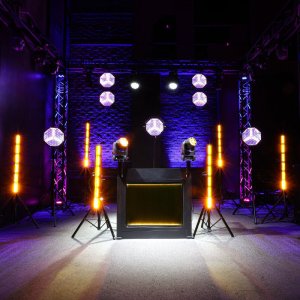 DNA stanowisko DJ z podświetlaną tablicą DNA DJ BOOTH BK 2
