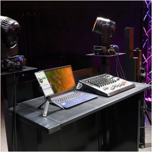 DNA stanowisko DJ z podświetlaną tablicą DNA DJ BOOTH BK 3