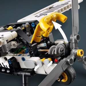 LEGO Technic Samolot transportowy 4 szt. (42198) 5