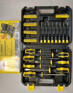 WMC TOOLS Zestaw śrubokrętów wkrętaków i bitów z magnesem 65el. 8