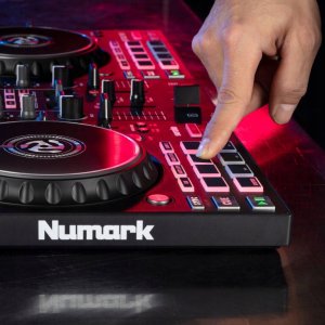 Moneks DJ kontrolieris Mixtrack Platinum FX  Numark 14