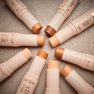 Catrice CATRICE_Soft Glam Filter Stick rozświetlający sztyft do twarzy 030 Medium 9g 5