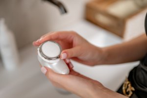 Retoo Masażer soniczny do liftingu twarzy z funkcją EMS KiCA iBeauty 12