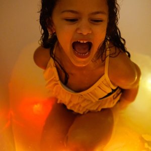 Glo Pals Glo Pals, Kostki sensoryczne świecące w wodzie - Julia, 4 szt. 4