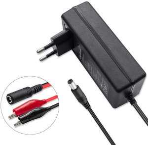 Qoltec Automatyczna ładowarka do akumulatora AGM GEL STD 6V 12V | 1.5A |Prostownik z sygnalizatorem LED 10