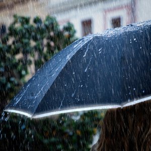 InnovaGoods Parasol odwrotnie składany ze światłem LED Folbrella 2