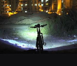 Maclean Latarka rowerowa Cree 200 lumen LED Maclean Energy + ładowarka zestaw MCE175 27