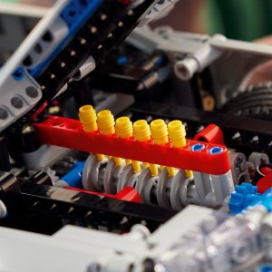 LEGO Technic Samochód Nissan Skyline GT-R (R34) z filmu Fast & Furious (42210) 6