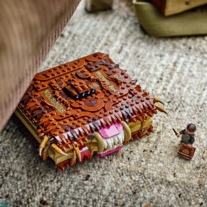 LEGO Harry Potter Potworna księga potworów z zębami (76449) 4