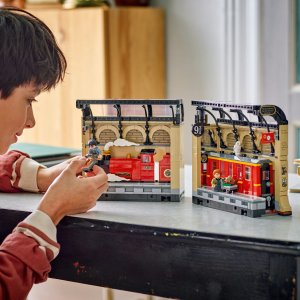 LEGO Harry Potter Book nook: Ekspres do Hogwartu™ (76450) 3