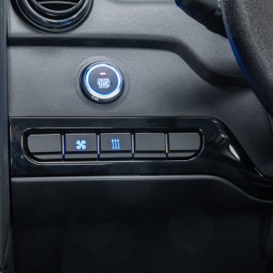 Czterokołowiec lekki, skuter elektryczny zabudowany z dachem MICRO CAR BILI BIKE SIGMA 4 LIT LiFePO4 czarny jasne wnętrze 13