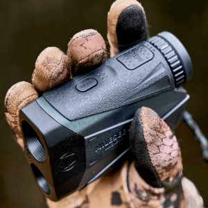 DALMIERZ LASEROWY LUPA GOLFOWA LORNETKA MYŚLIWSKA DO POLOWANIA ETUI ZOOM 6x 2