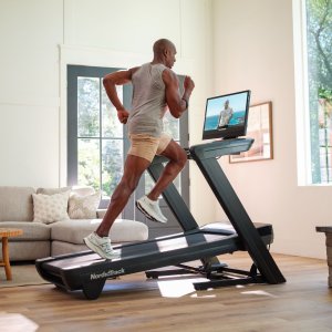Bieżnia NordicTrack Bieżnia elektryczna Commercial 2450 NordicTrack z wyświetlaczem dotykowym 5